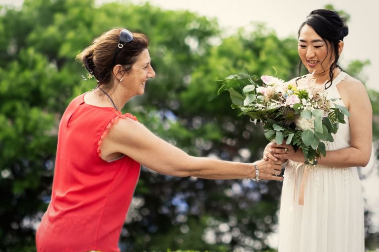Qual è il momento giusto per porgere il bouquet alla sposa?